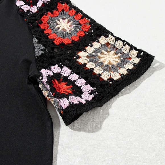 Black‎ Floral Crochet Short Sleeve Top - Picture 3 of 7